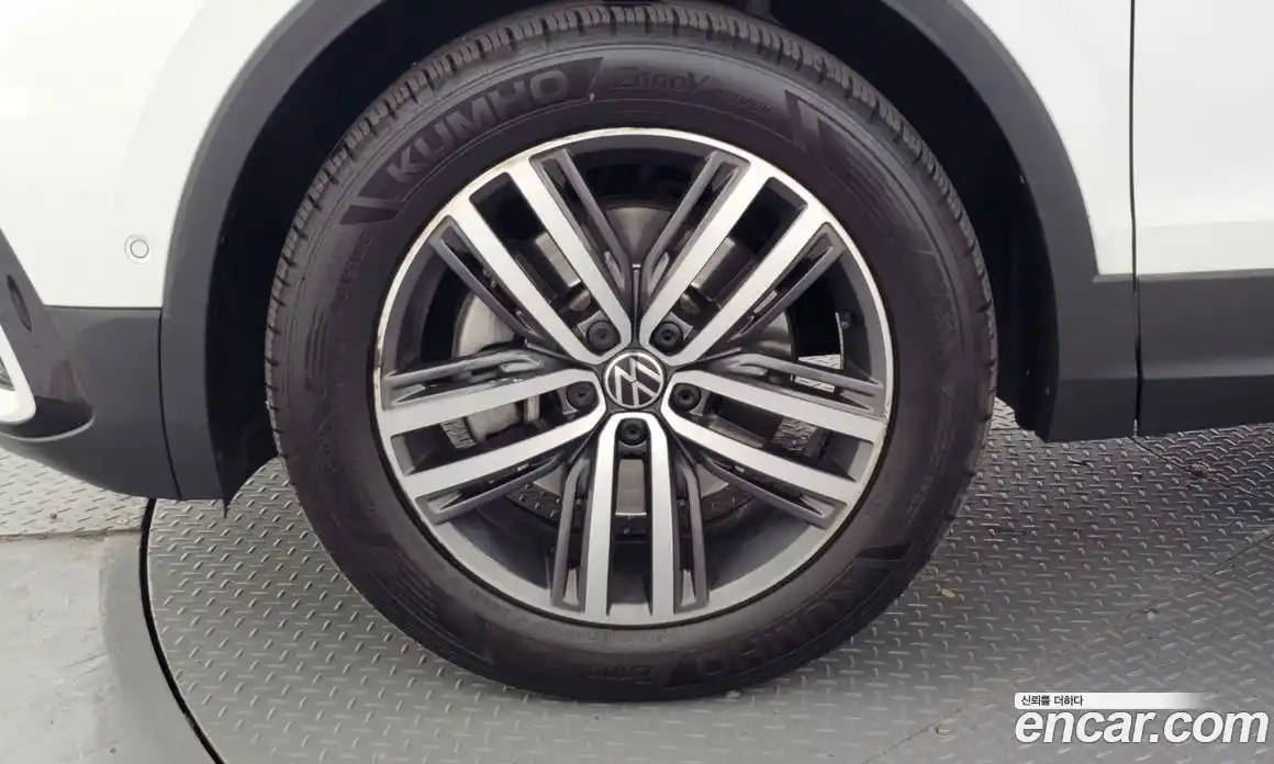 Volkswagen Tiguan 2022 2.0 Автомат в Москве № 168790, фото 18