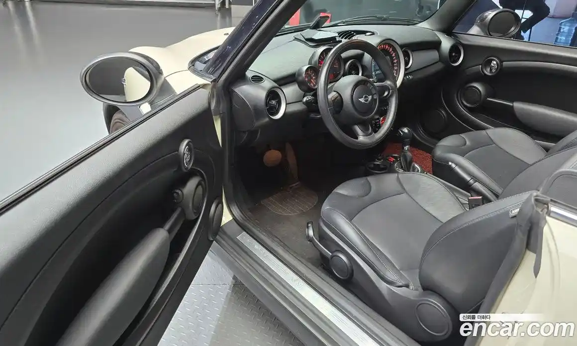 Mini Cooper Convertible 2015 1.6 Автомат в Москве № 179874, фото 5