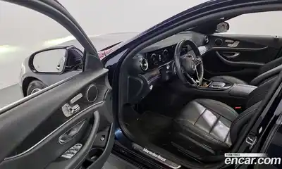 Mercedes-Benz E-Class 2022 2.0 Автомат в Москве № 194753, миниатюра 12