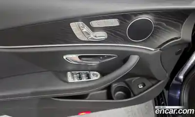 Mercedes-Benz E-Class 2022 2.0 Автомат в Москве № 194753, миниатюра 4