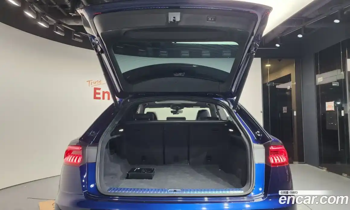 Audi Q8 2023 3.0 Автомат в Москве № 195936, фото 15