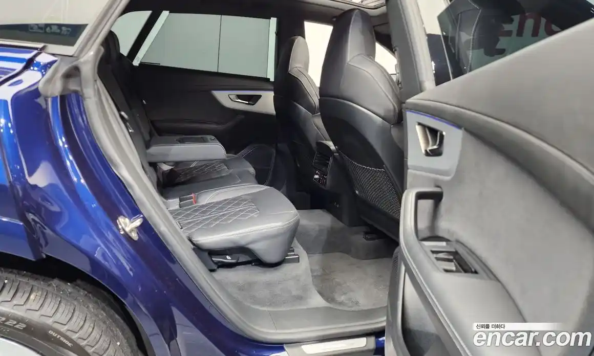 Audi Q8 2023 3.0 Автомат в Москве № 195936, фото 3