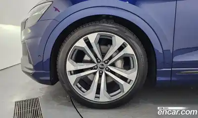 Audi Q8 2023 3.0 Автомат в Москве № 195936, миниатюра 5