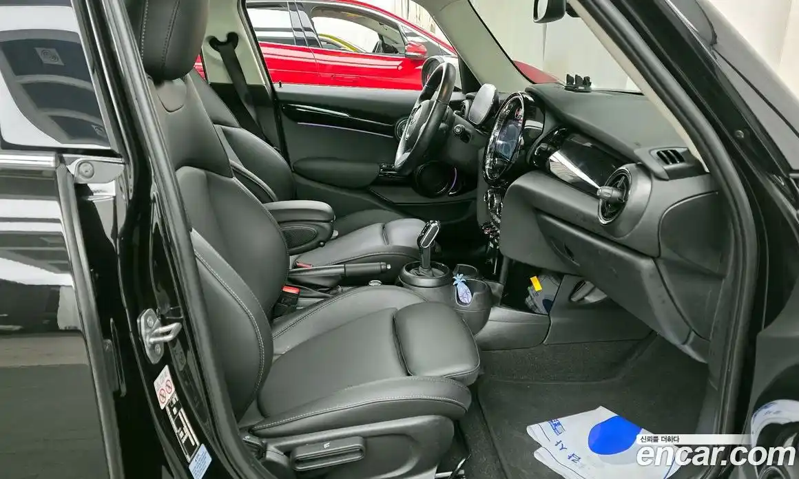 Mini Cooper 2022 1.5 Автомат в Москве № 201126, фото 11