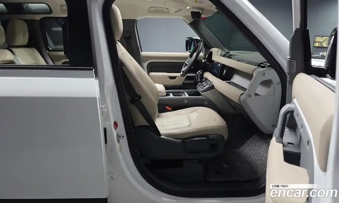 Land Rover Defender 2022 3.0 Автомат в Москве № 213343, фото 11