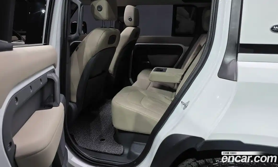 Land Rover Defender 2022 3.0 Автомат в Москве № 213343, фото 12