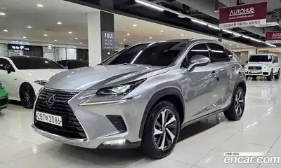 Lexus NX, 2021