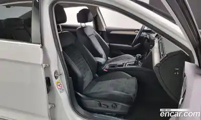 Volkswagen Passat 2018 2.0 Автомат в Москве № 214945, миниатюра 4