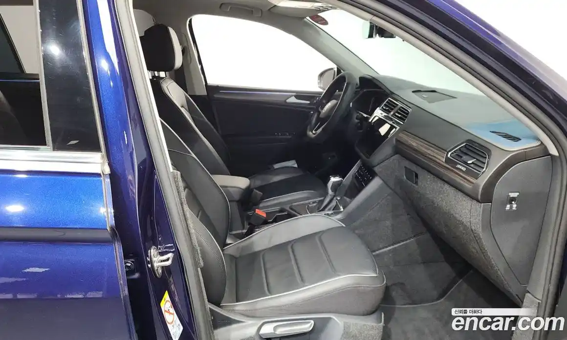 Volkswagen Tiguan 2023 2.0 Автомат в Москве № 214958, фото 11