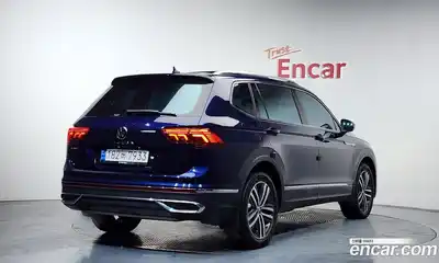 Volkswagen Tiguan 2023 2.0 Автомат в Москве № 214958, миниатюра 2