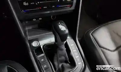 Volkswagen Tiguan 2023 2.0 Автомат в Москве № 214958, миниатюра 9