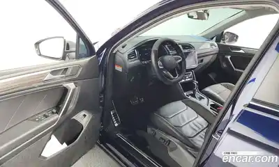 Volkswagen Tiguan 2023 2.0 Автомат в Москве № 214958, миниатюра 10