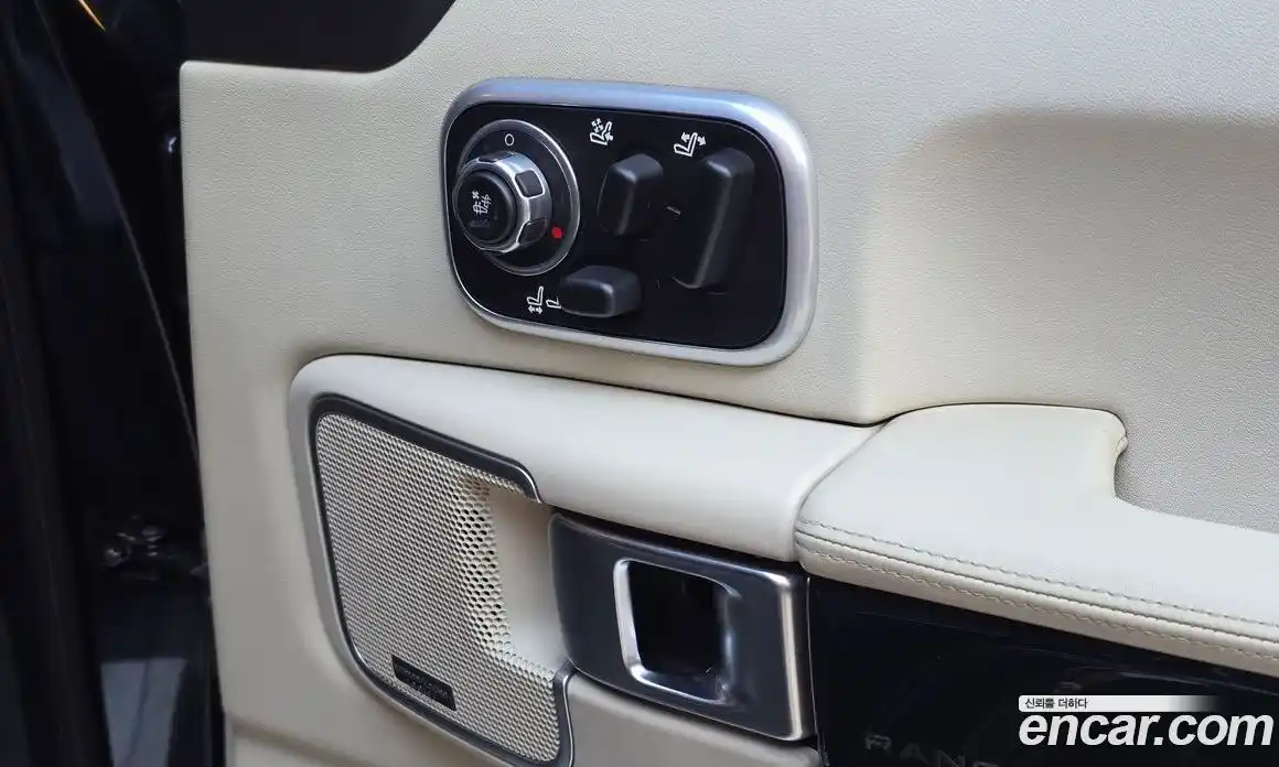 Land Rover Range-Rover 2012 4.4 Автомат в Москве № 231366, фото 17