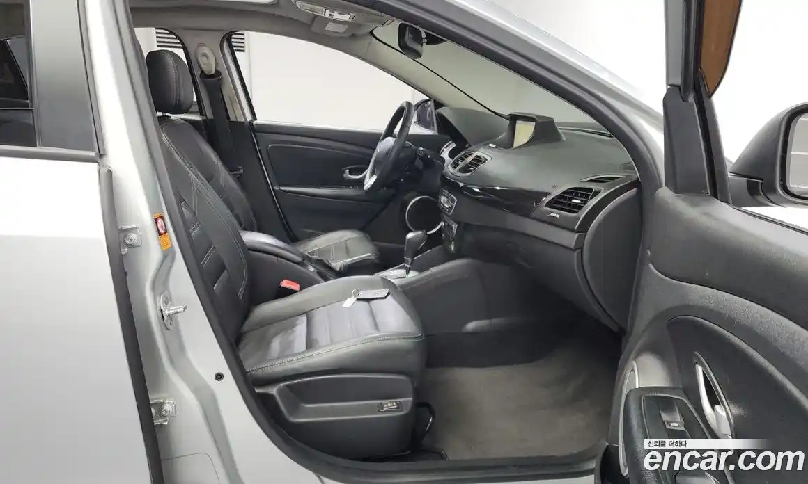 Renault SM3 2014 1.6 Автомат в Москве № 242821, фото 11