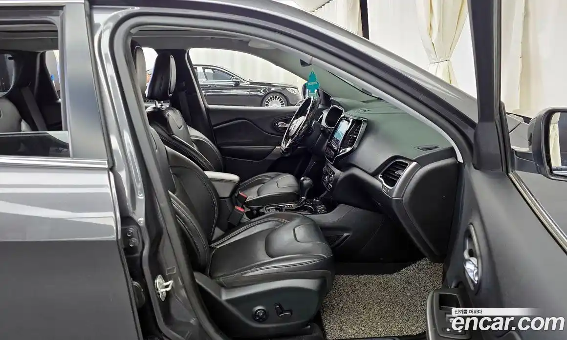 Jeep Cherokee 2020 2.4 Автомат в Москве № 278691, фото 18