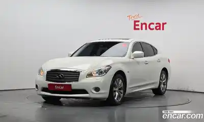 Infiniti M, 2013