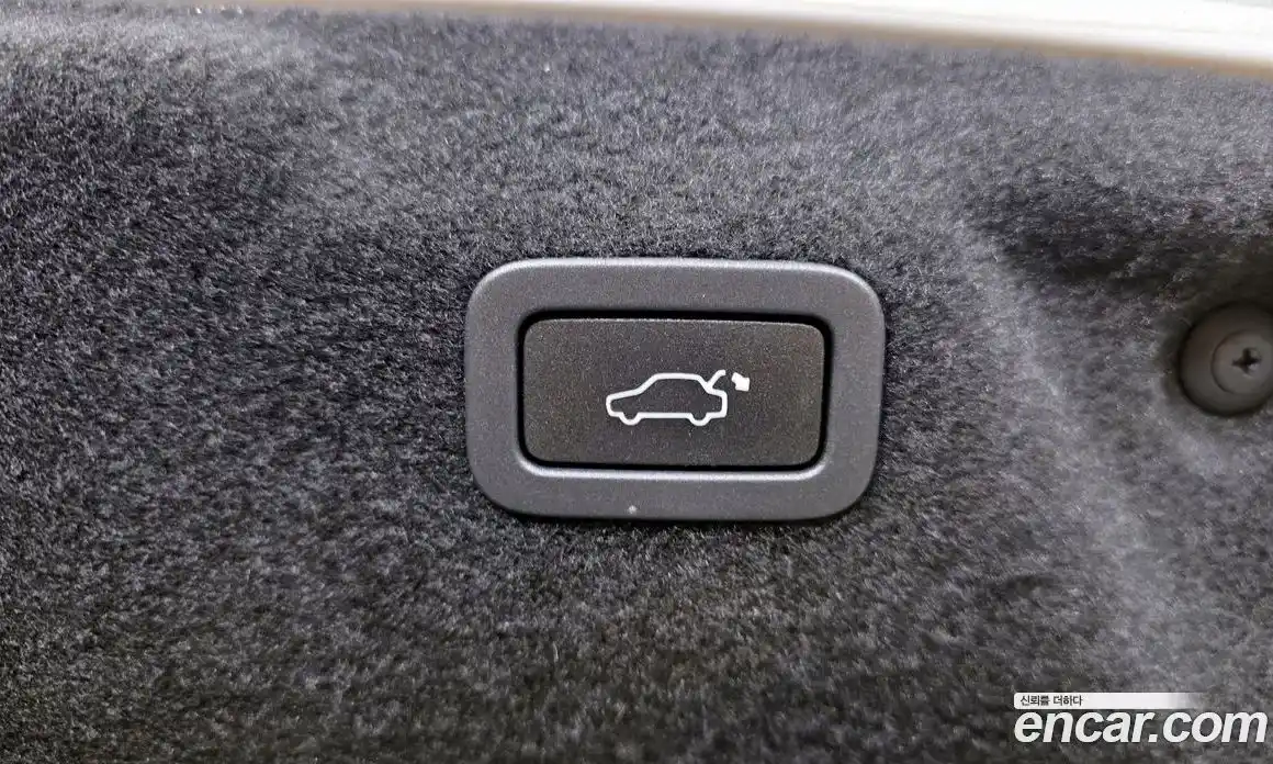 Jaguar XE 2019 2.0 Автомат в Москве № 335813, фото 17