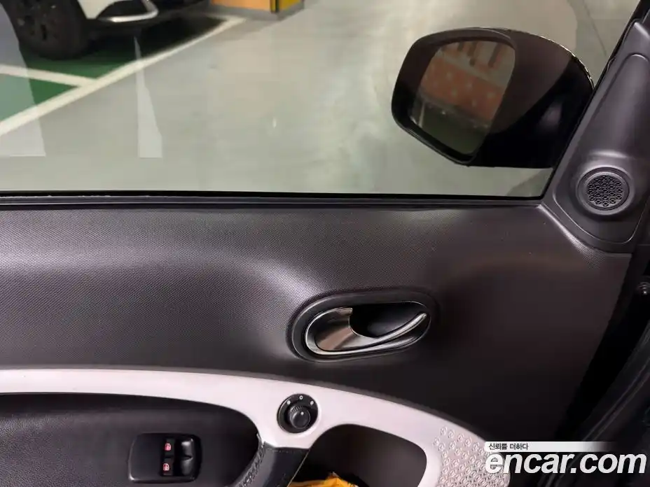 Smart Fortwo 2015 1.0 Механическая в Москве № 346180, фото 9