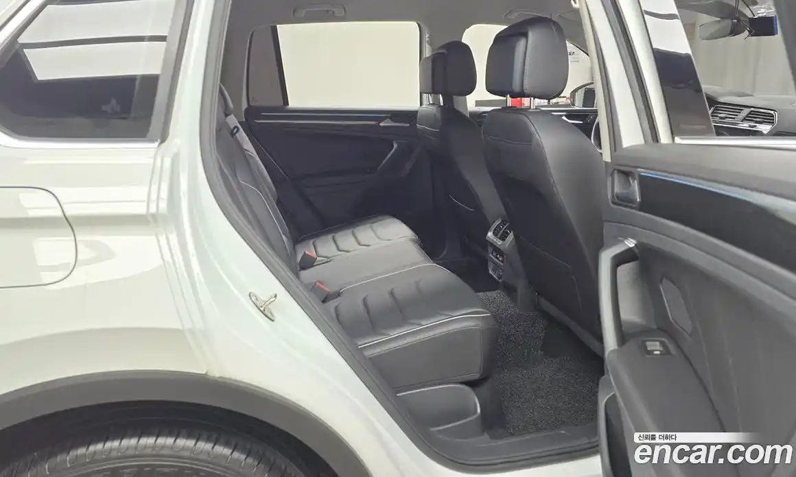 Volkswagen Tiguan 2021 2.0 Автомат в Москве № 358067, фото 12