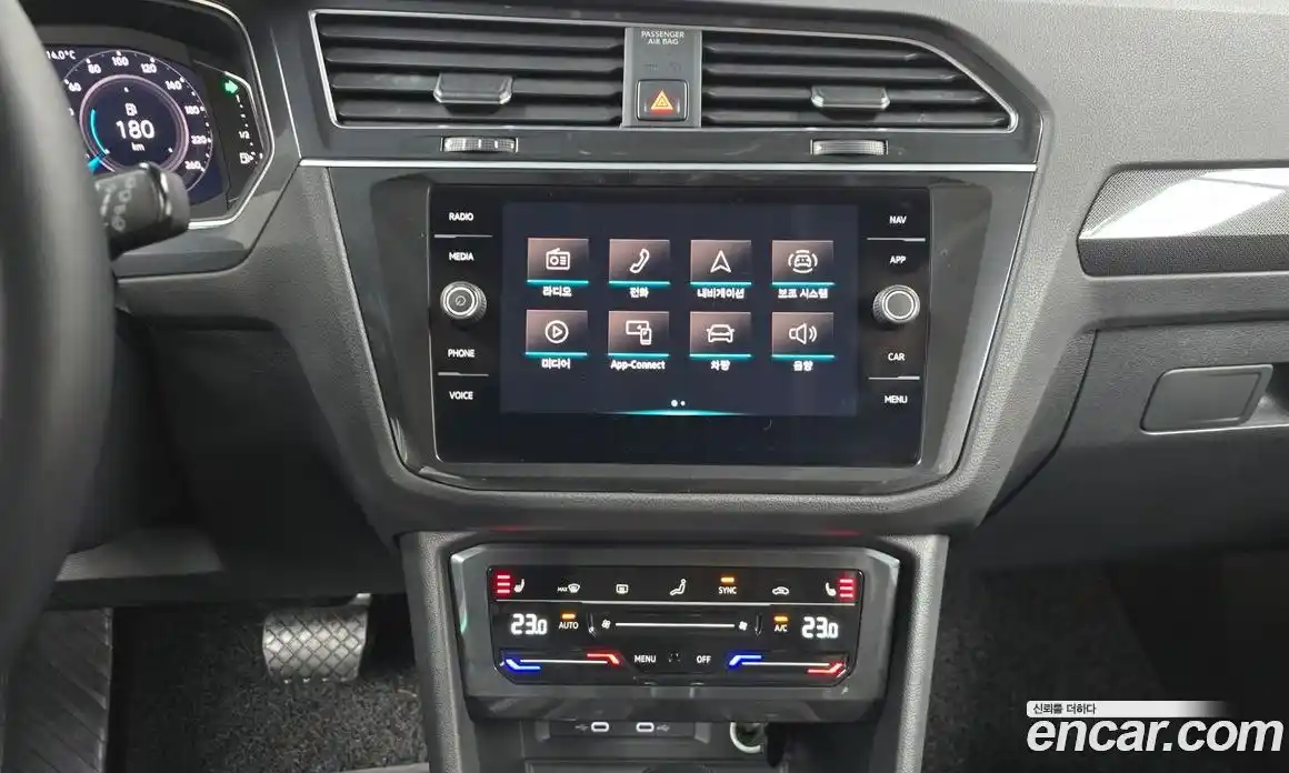 Volkswagen Tiguan 2021 2.0 Автомат в Москве № 358067, фото 14