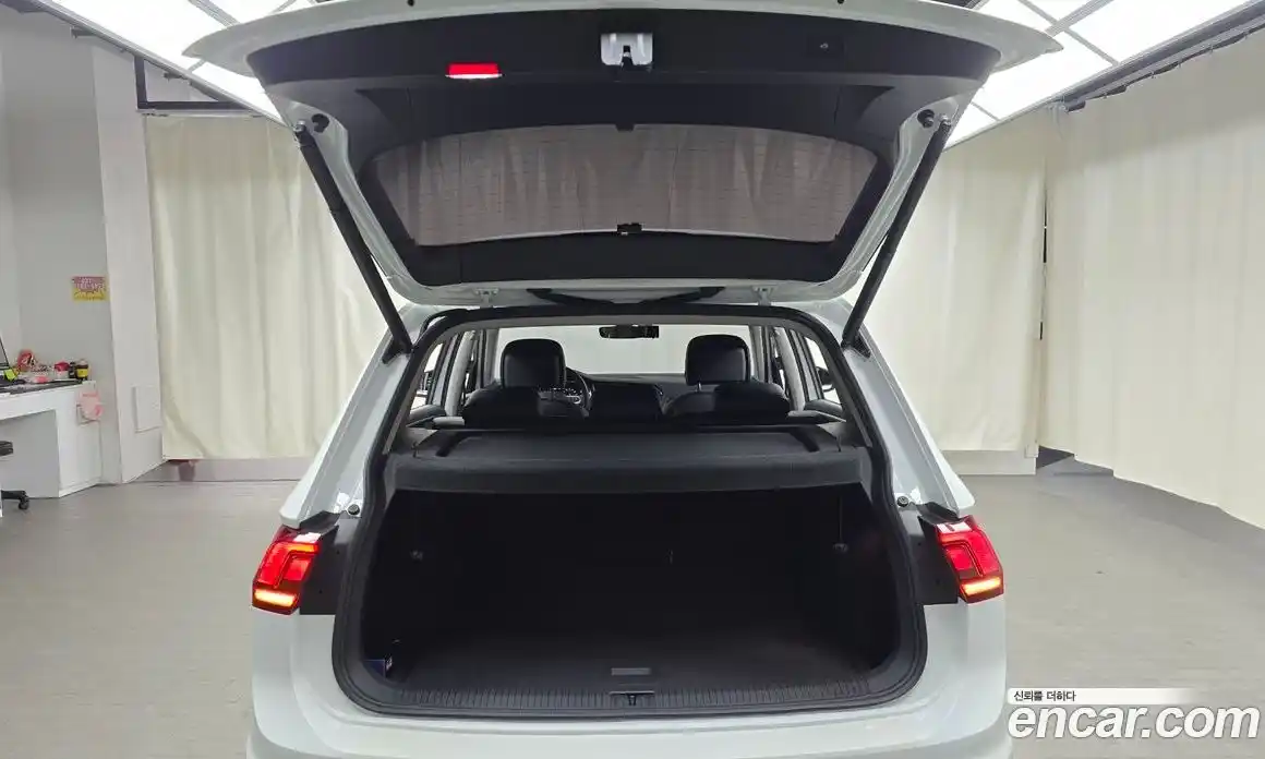 Volkswagen Tiguan 2021 2.0 Автомат в Москве № 358067, фото 20