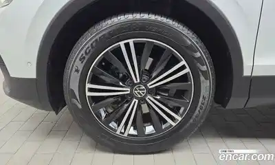 Volkswagen Tiguan 2021 2.0 Автомат в Москве № 358067, миниатюра 5