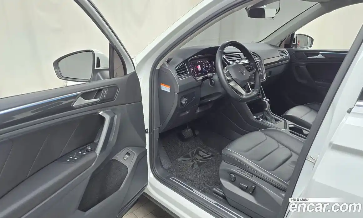 Volkswagen Tiguan 2021 2.0 Автомат в Москве № 358067, фото 10