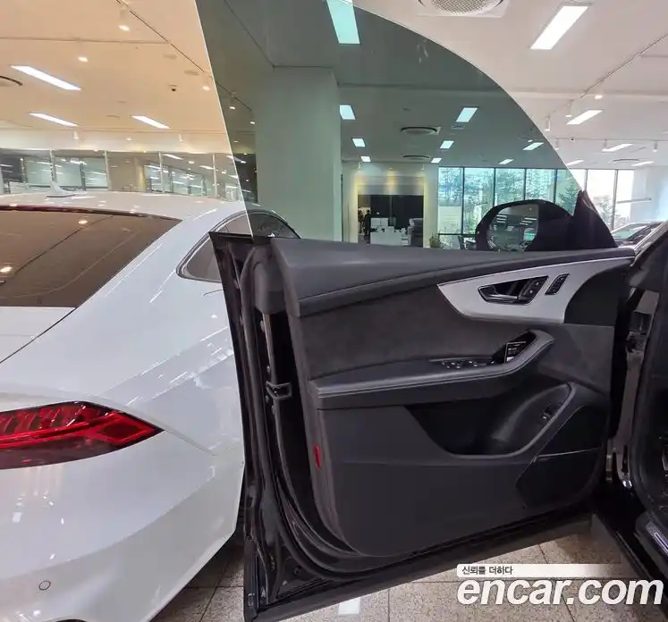 Audi Q8 2022 3.0 Автомат в Москве № 373484, фото 11