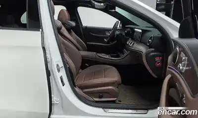 Mercedes-Benz E-Class 2022 2.0 Автомат в Москве № 409914, миниатюра 9