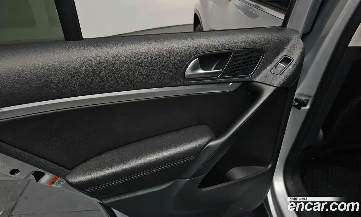 Volkswagen Tiguan 2013 2.0 Автомат в Москве № 432417, фото 18