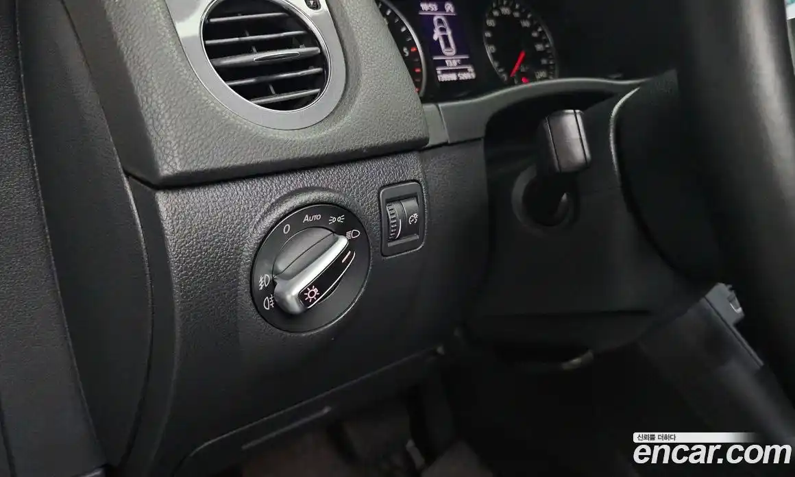 Volkswagen Tiguan 2013 2.0 Автомат в Москве № 432417, фото 19