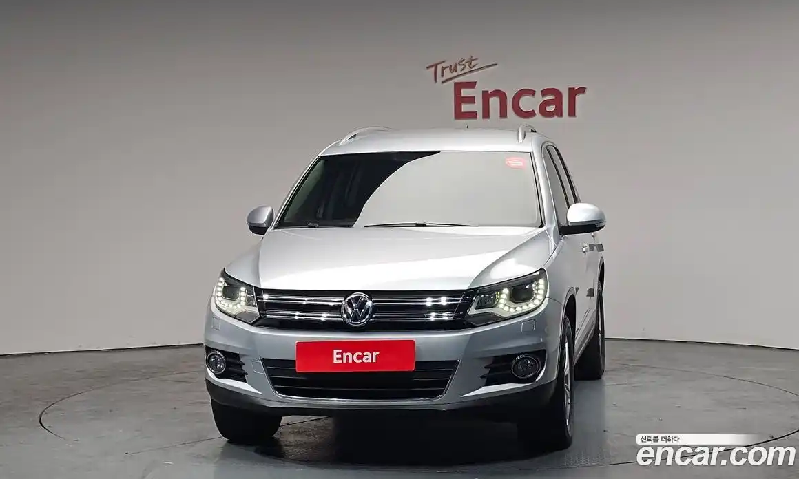 Volkswagen Tiguan 2013 2.0 Автомат в Москве № 432417, фото 3