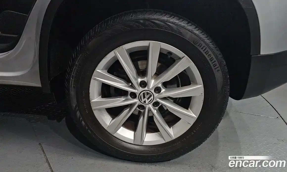 Volkswagen Tiguan 2013 2.0 Автомат в Москве № 432417, фото 5