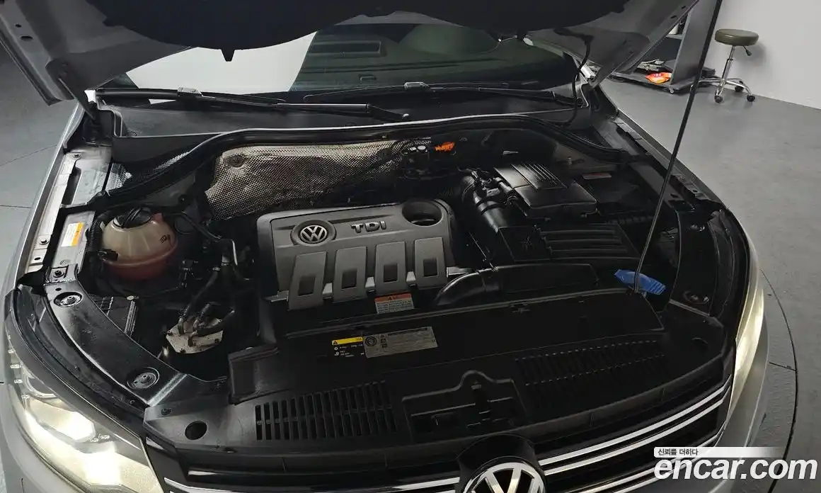 Volkswagen Tiguan 2013 2.0 Автомат в Москве № 432417, фото 6