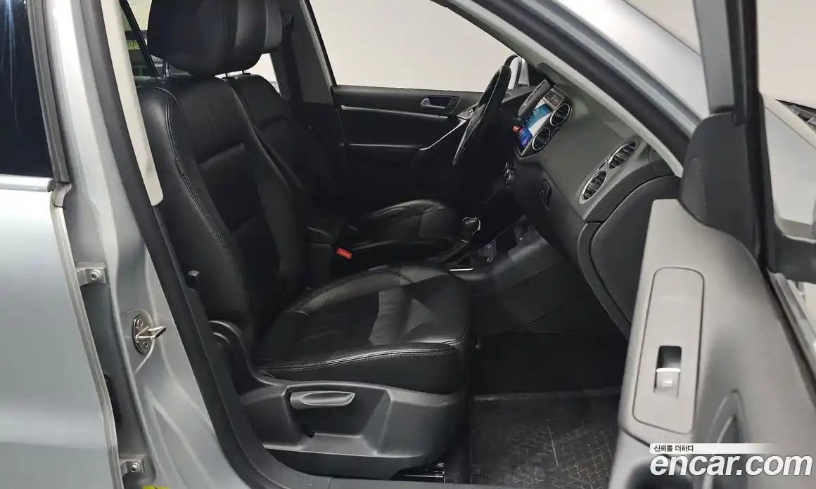 Volkswagen Tiguan 2013 2.0 Автомат в Москве № 432417, фото 10