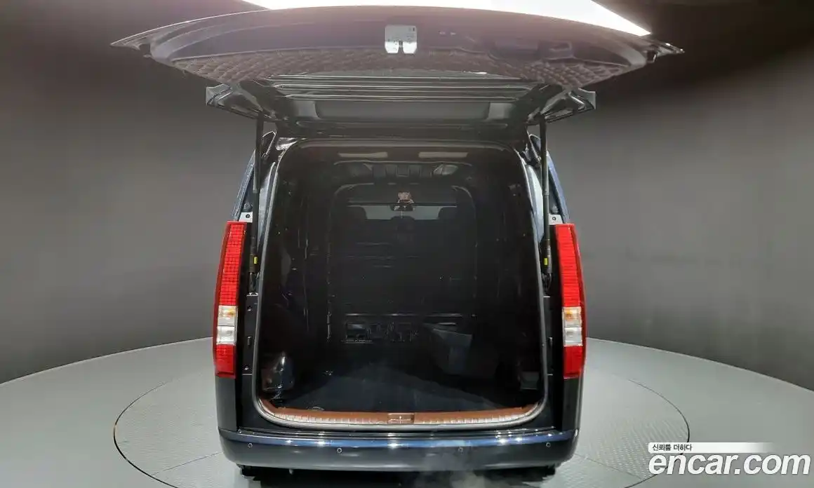 Hyundai Staria 2023 3.5 Автомат в Москве № 107807, фото 18