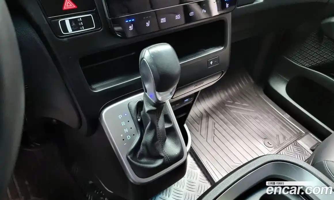 Hyundai Staria 2023 3.5 Автомат в Москве № 107807, фото 6