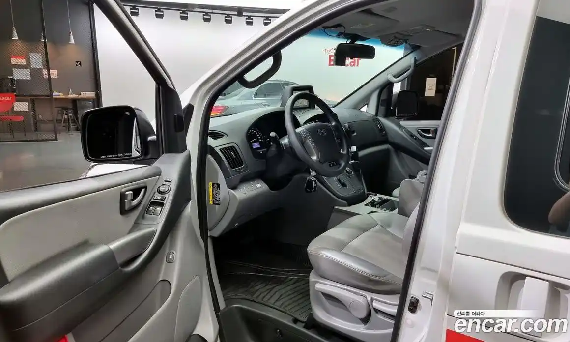 Hyundai Starex 2017 2.5 Автомат в Москве № 112387, фото 17