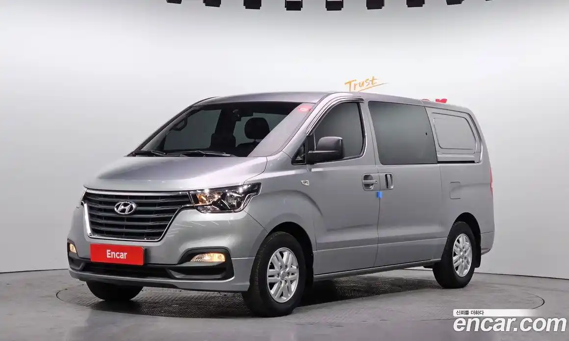 Hyundai Starex 2020 2.5 Автомат в Москве № 112400, фото 18