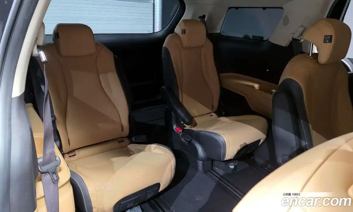 Kia Canival 2023 3.5 Автомат в Москве № 121979, фото 19