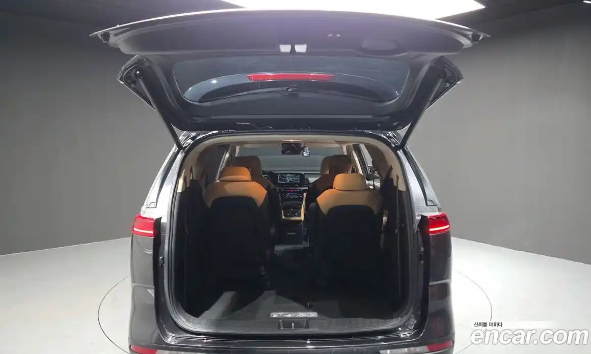 Kia Canival 2023 3.5 Автомат в Москве № 121979, фото 20