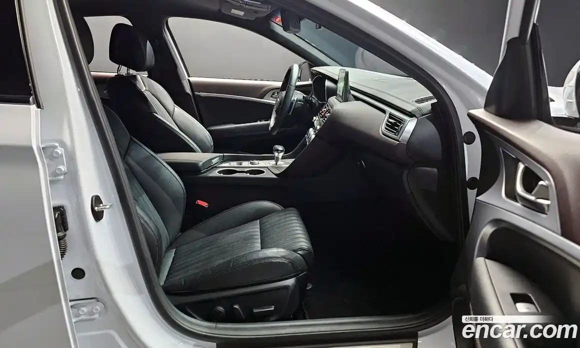 Genesis G70 2018 2.2 Автомат в Москве № 129235, фото 19