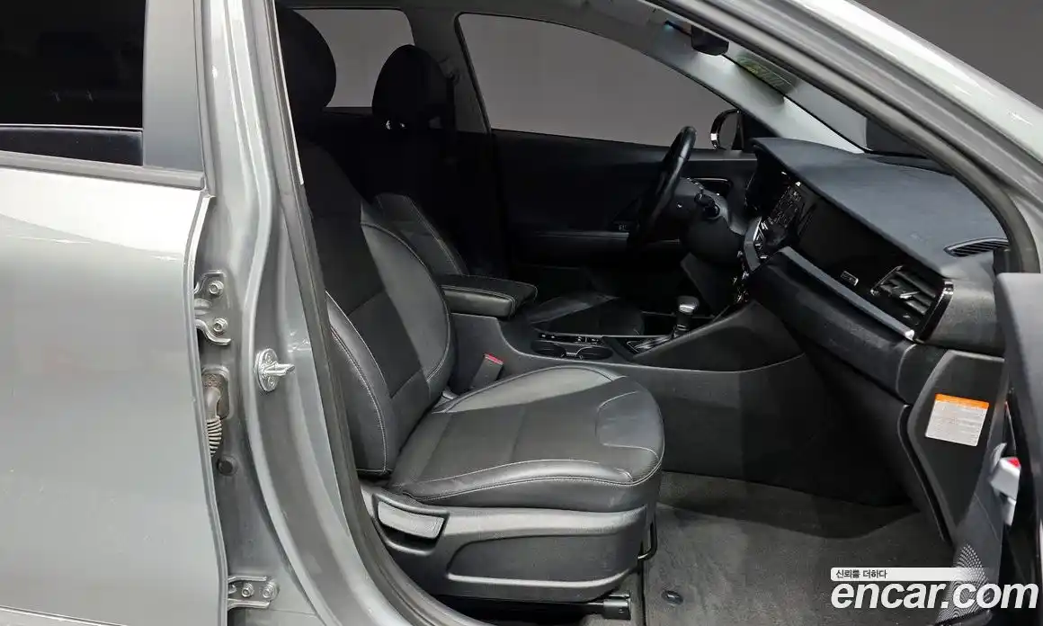 Kia Niro 2020 1.6 Автомат в Москве № 132742, фото 11