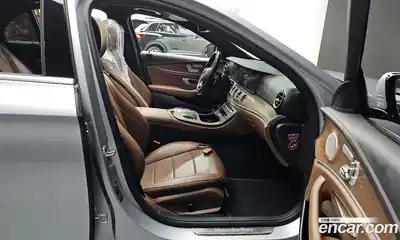 Mercedes-Benz E-Class 2021 2.0 Автомат в Москве № 135148, миниатюра 11