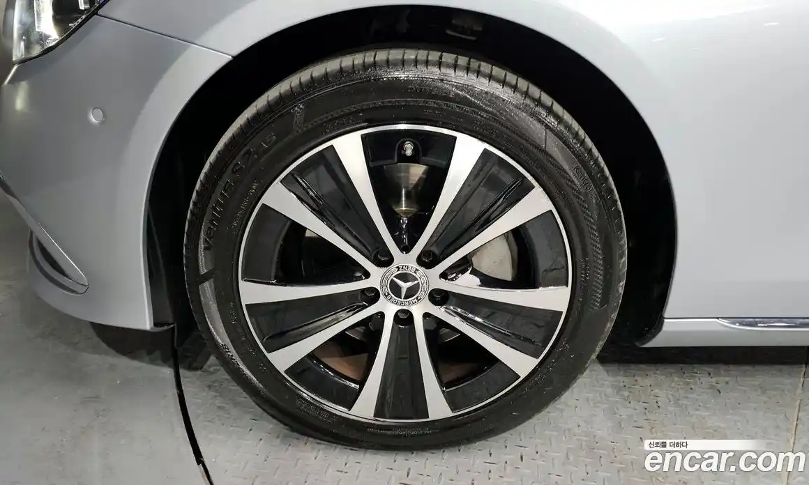 Mercedes-Benz E-Class 2021 2.0 Автомат в Москве № 135148, фото 19