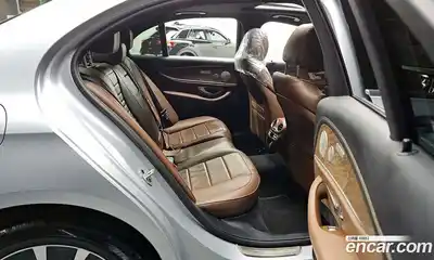 Mercedes-Benz E-Class 2021 2.0 Автомат в Москве № 135148, миниатюра 3