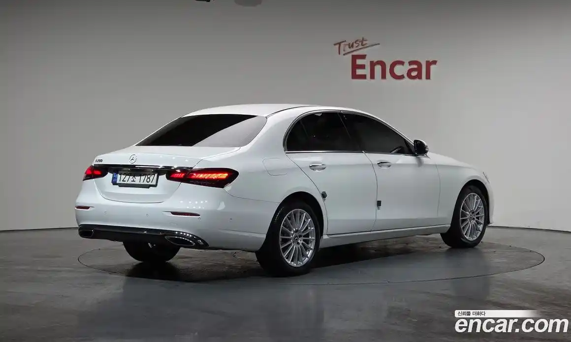 Mercedes-Benz E-Class 2022 2.0 Автомат в Москве № 141972, фото 15