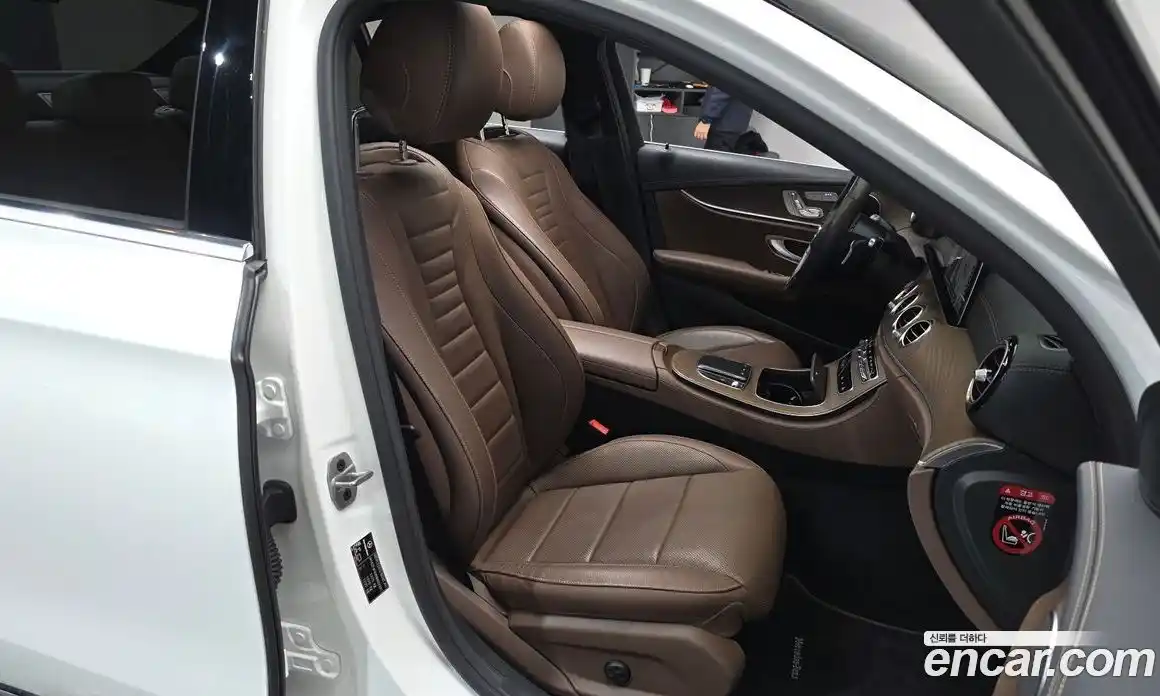 Mercedes-Benz E-Class 2022 2.0 Автомат в Москве № 141972, фото 20