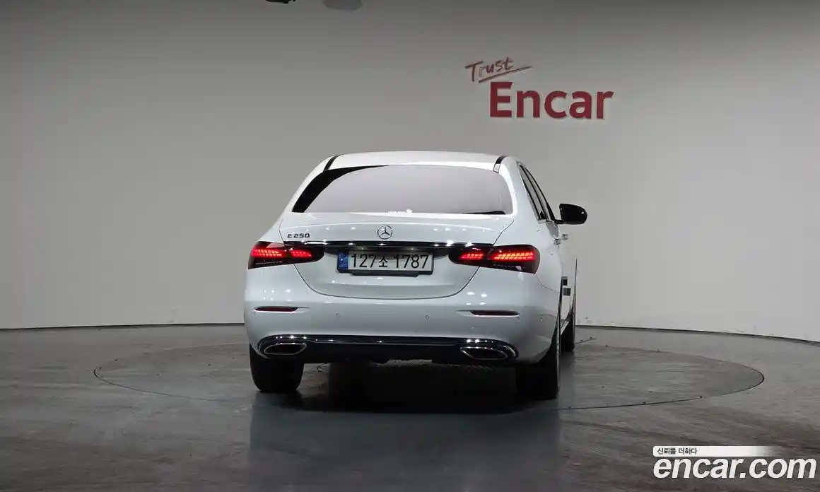 Mercedes-Benz E-Class 2022 2.0 Автомат в Москве № 141972, фото 8