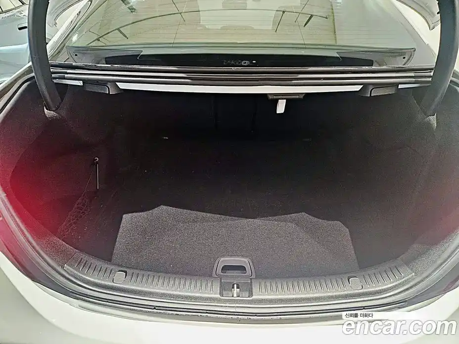 Mercedes-Benz E-Class 2020 2.0 Автомат в Москве № 142398, фото 20